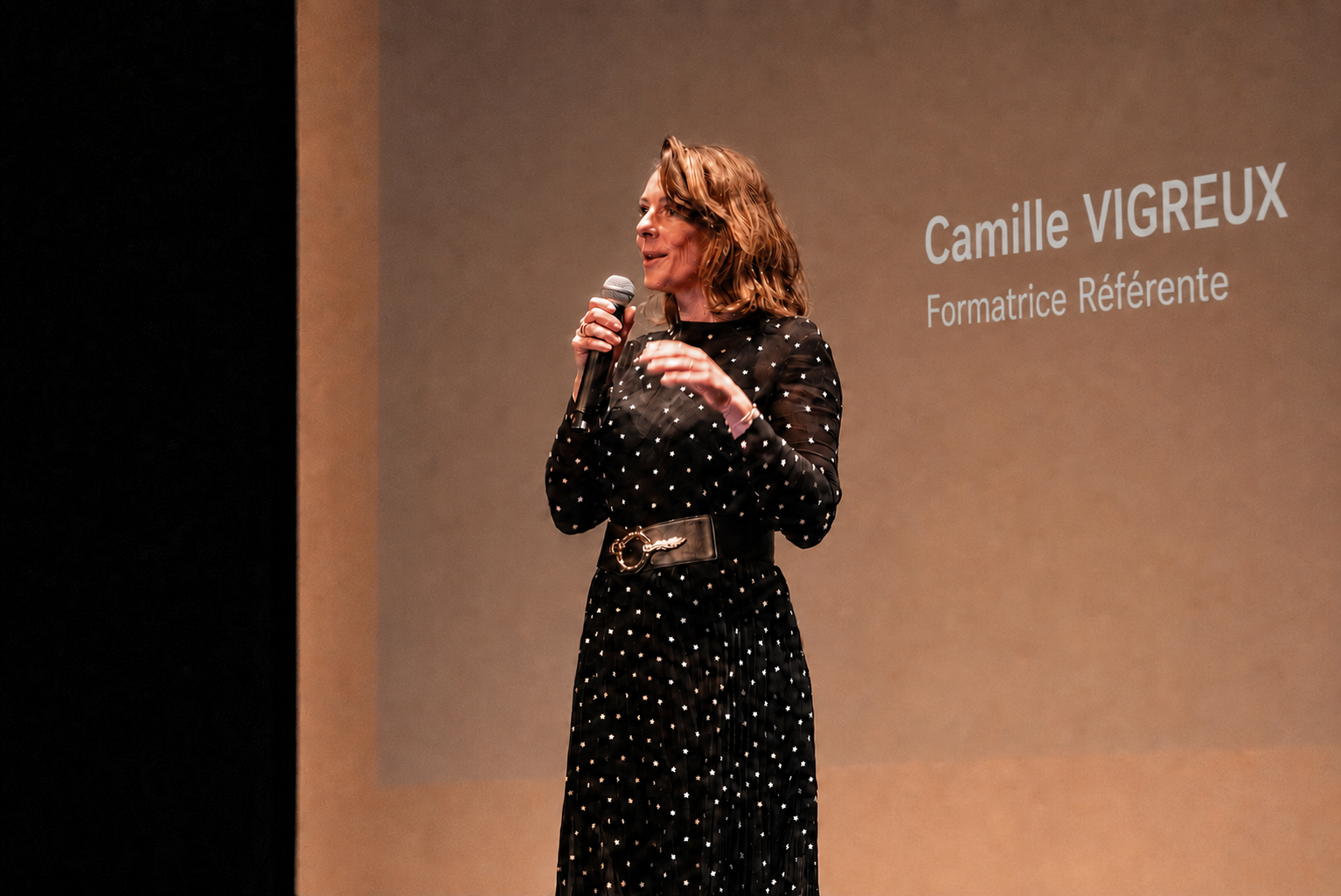 Camille Vigreux animant une intervention de formation